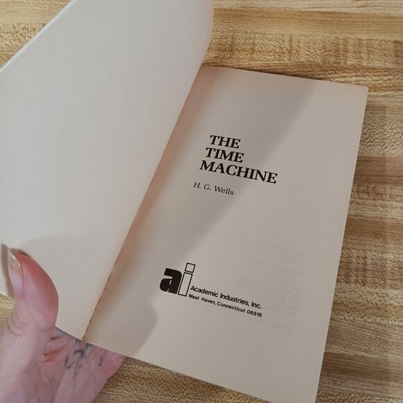 The Time Machine HG Wells 1984 B&W Pocket Classics Comic Paperback Vintage 80s - Picture 4 of 8